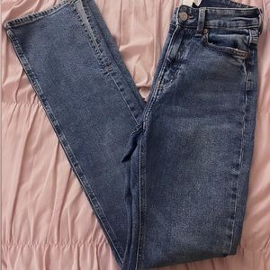 H&M HIGH WAISTED SLIT BLUE JEANS